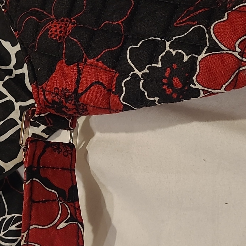 Vera Bradley Red black and white floral patterned shoulder bag - Picture 5 of 5